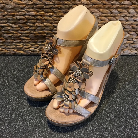 B.O.C. Cork Wedges w/ Floral Detail - Picture 6 of 14